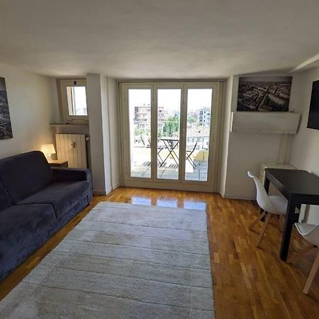 Amazing Apartment With View Near Metro Turin Exterior photo