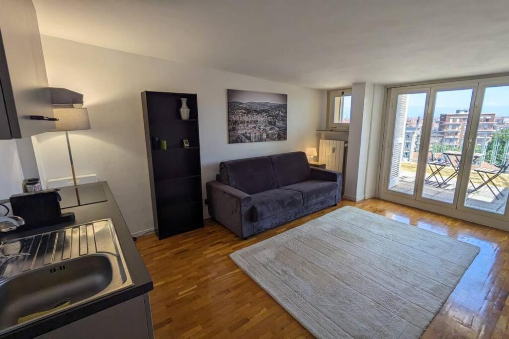 Amazing Apartment With View Near Metro Turin Exterior photo